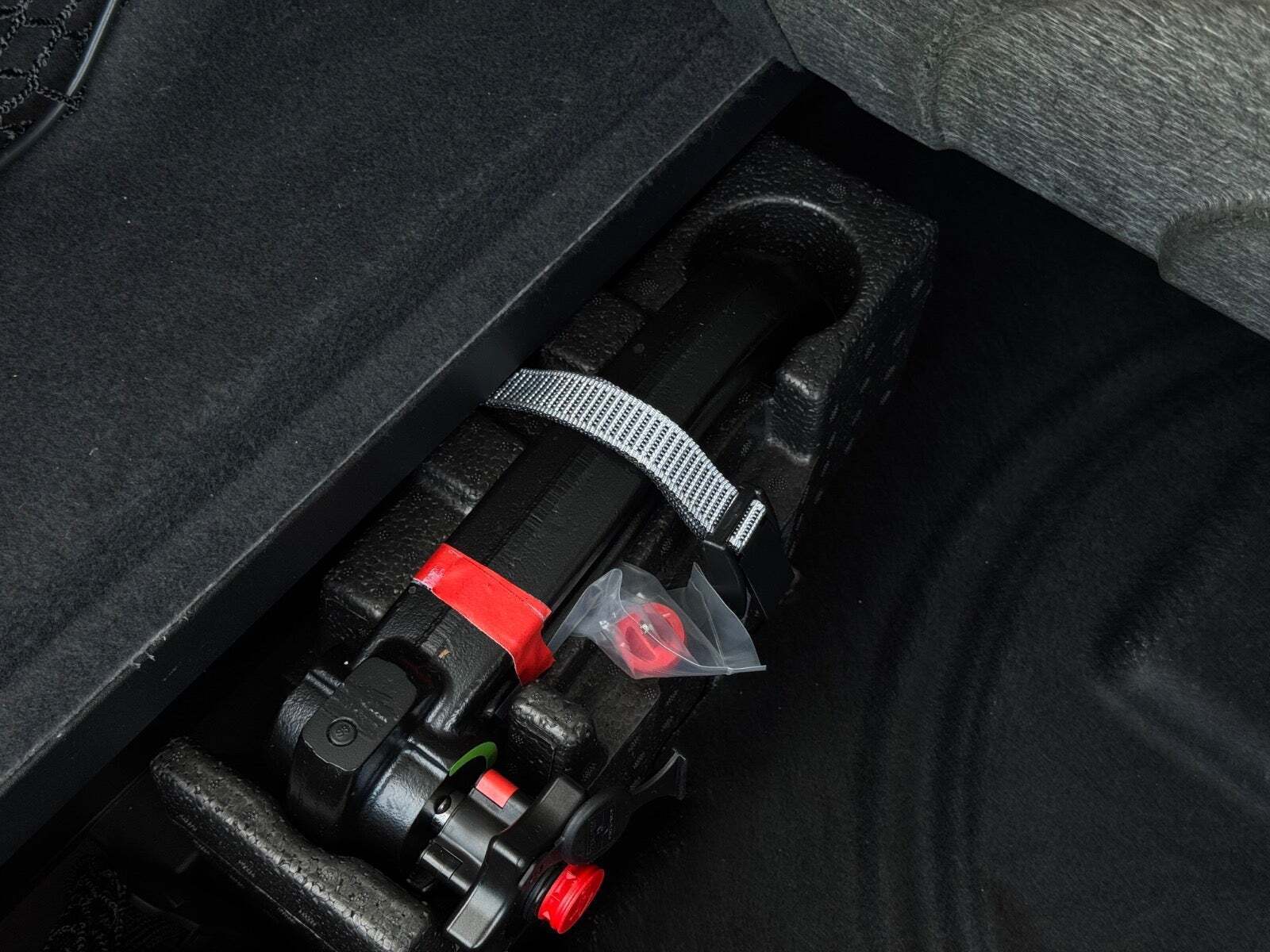 Rød Audi Q8 e-tron fra 2024