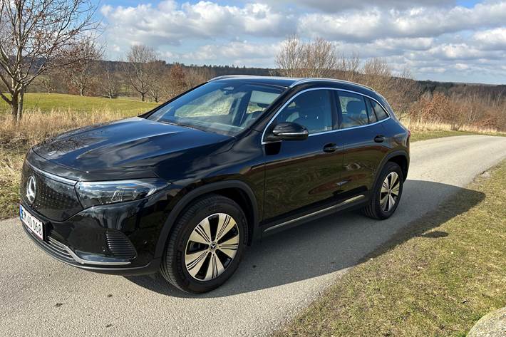 Sort Mercedes EQA 250 fra 2024