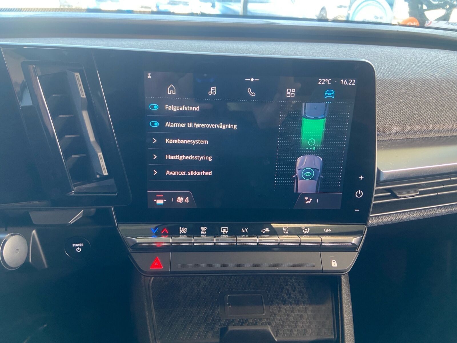 Hvid Renault Megane E-Tech fra 2022