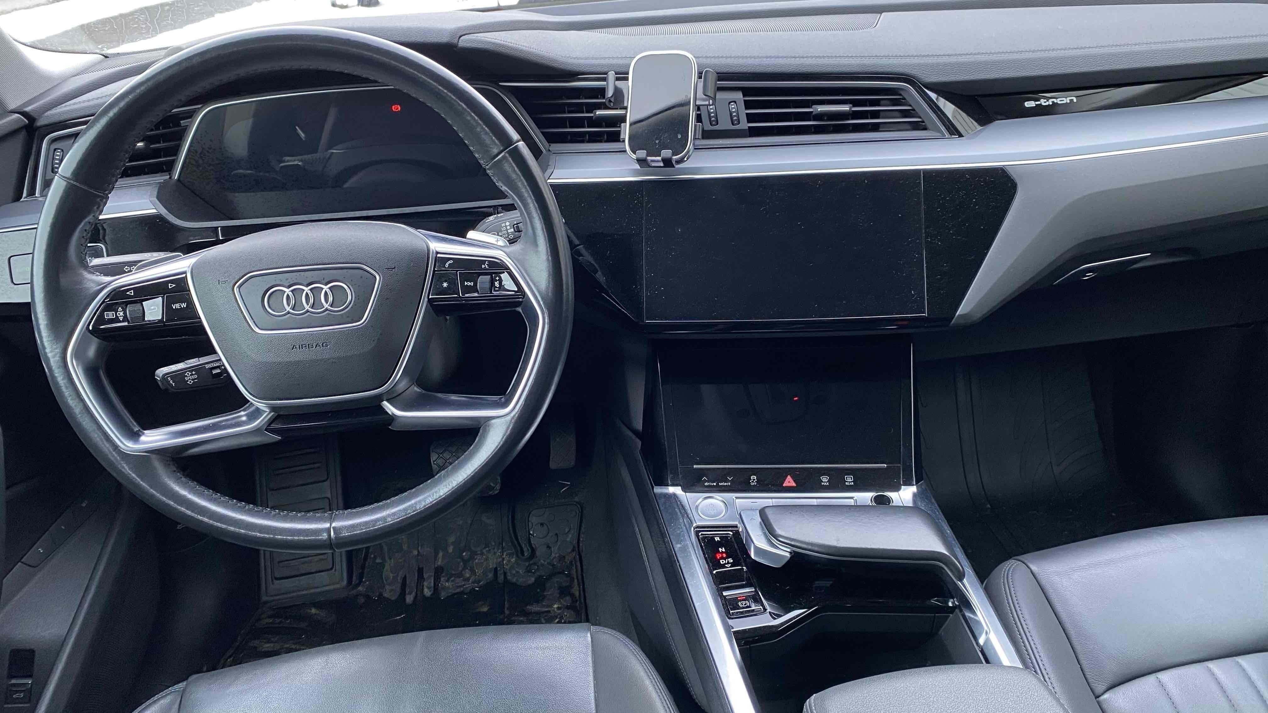 Grå Audi e-tron fra 2020