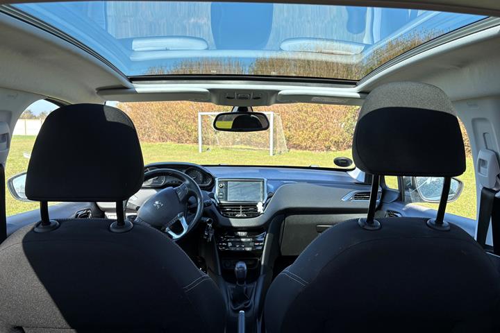Sort Peugeot 208 fra 2018