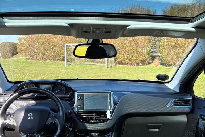 Sort Peugeot 208 fra 2018