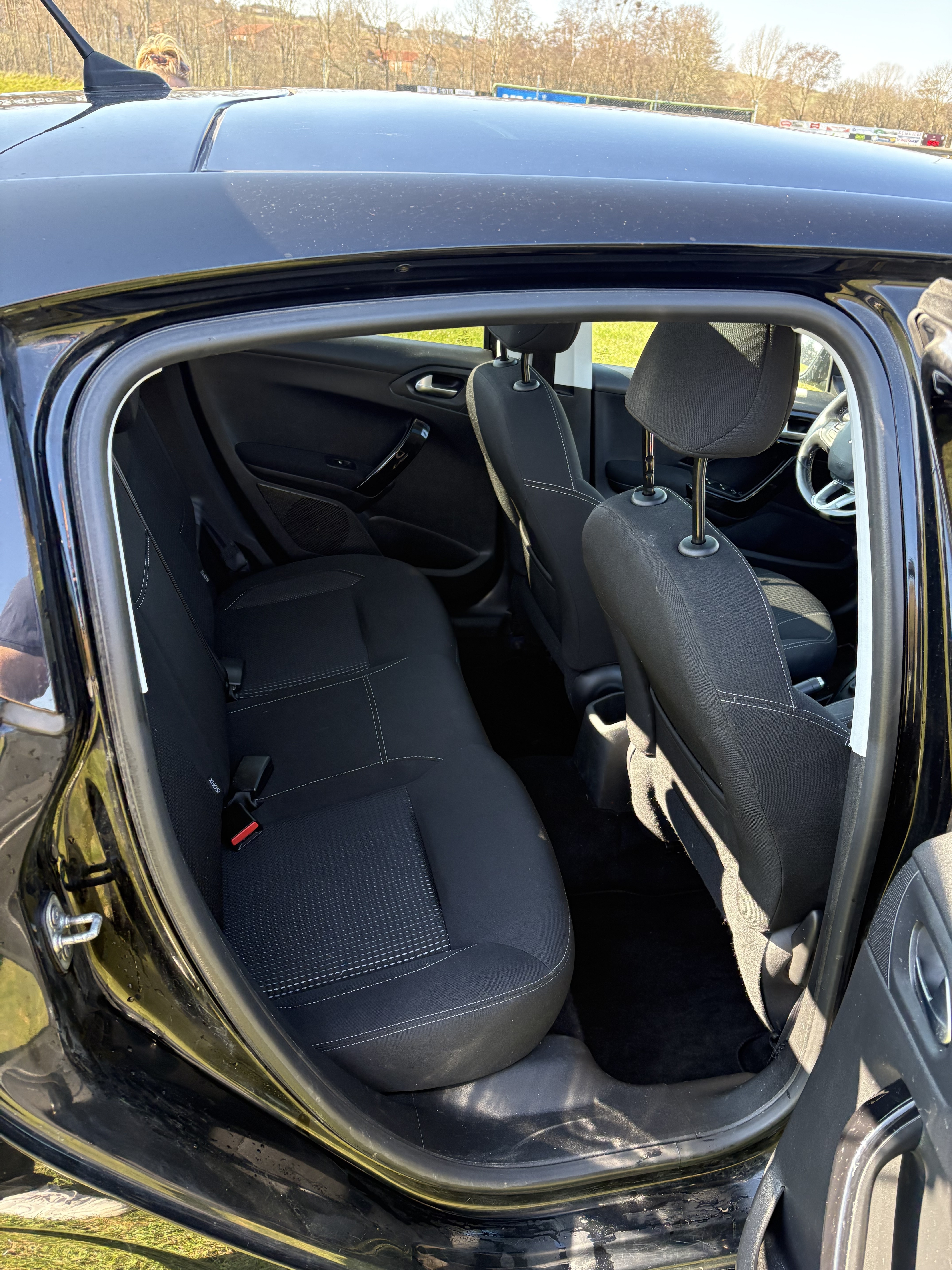 Sort Peugeot 208 fra 2018