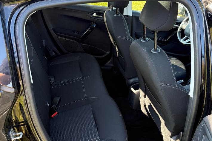 Sort Peugeot 208 fra 2018