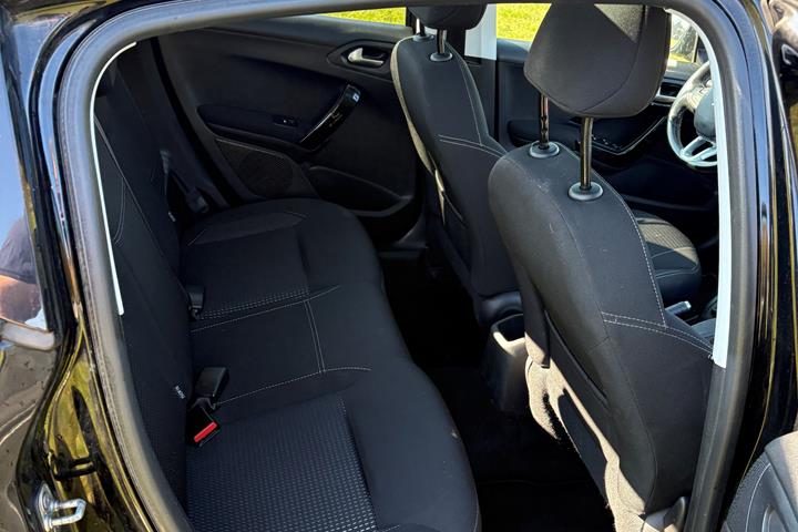 Sort Peugeot 208 fra 2018