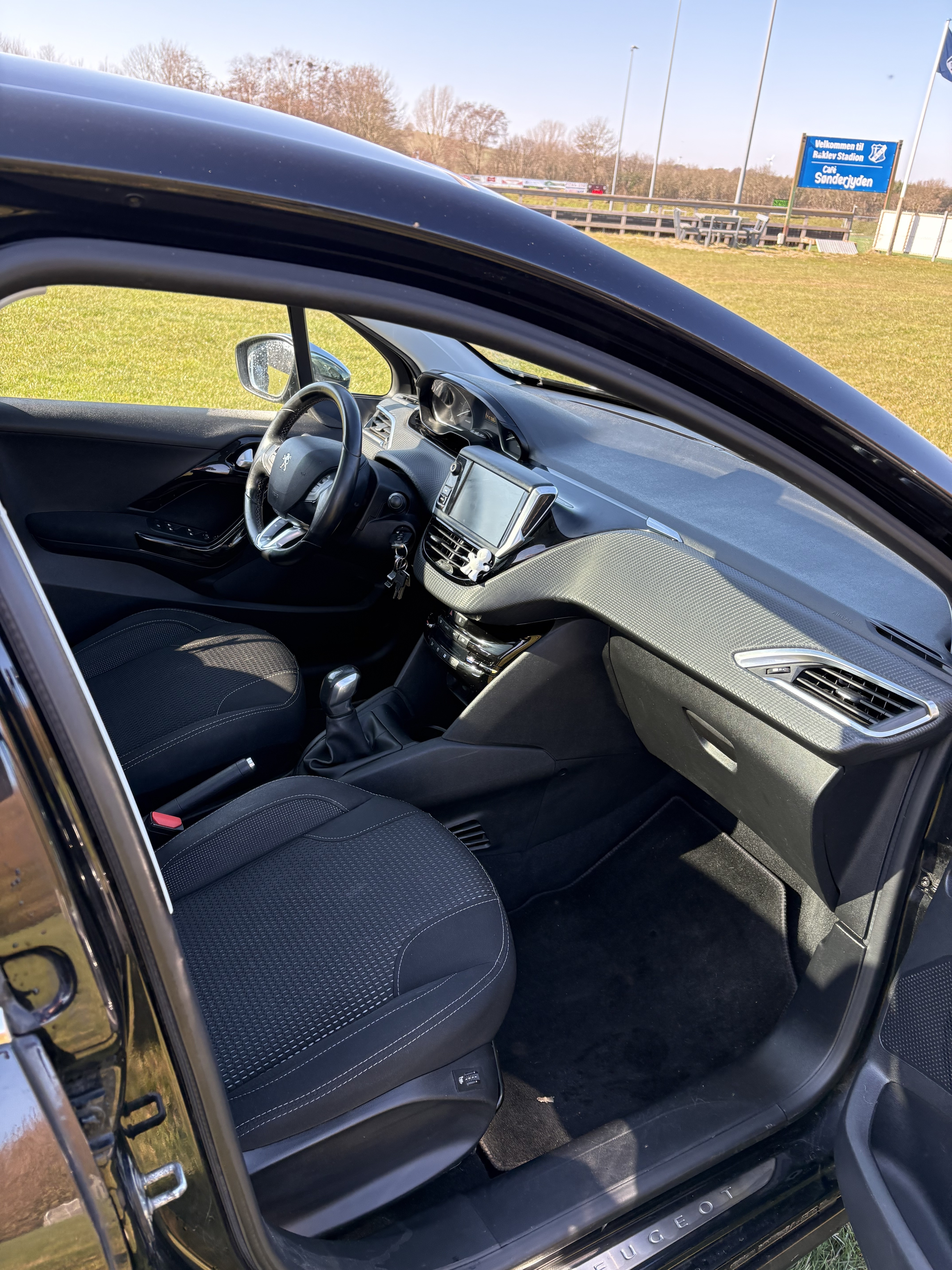 Sort Peugeot 208 fra 2018