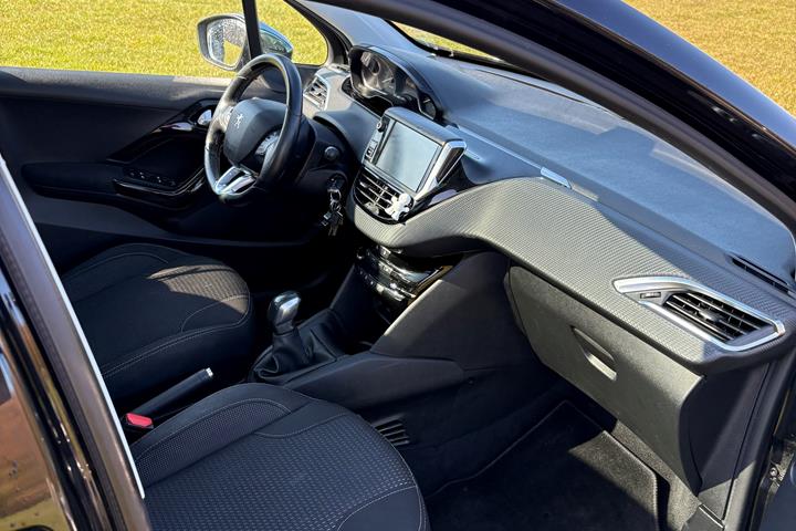 Sort Peugeot 208 fra 2018