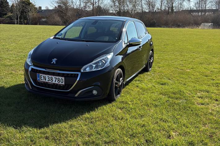 Sort Peugeot 208 fra 2018