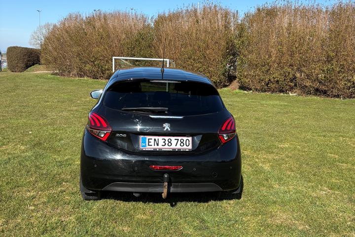 Sort Peugeot 208 fra 2018