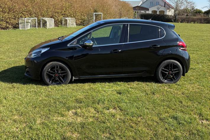 Sort Peugeot 208 fra 2018