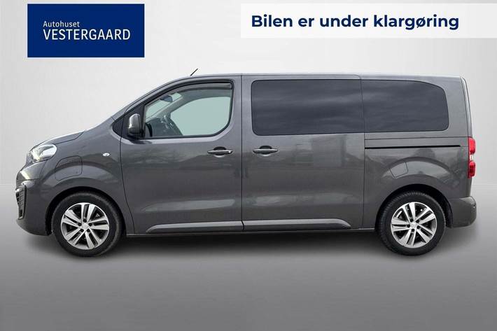 Grå Peugeot e-Traveller fra 2021