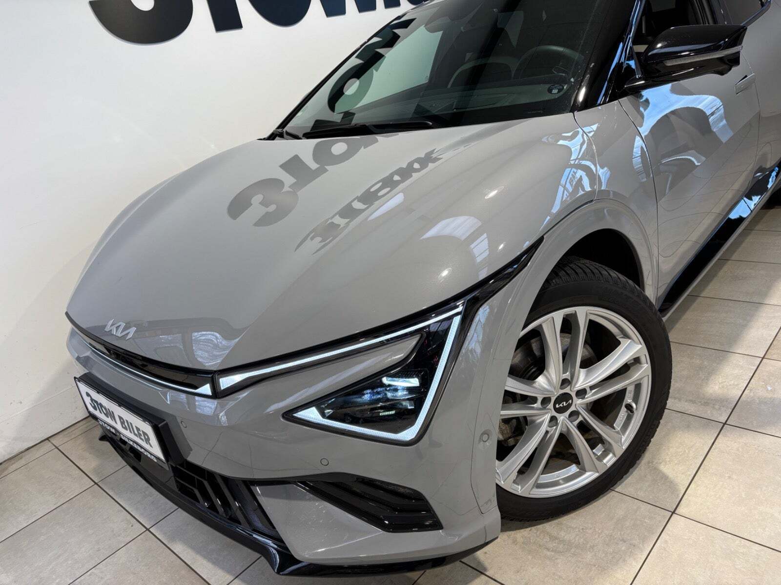 Grå Kia EV6 fra 2025