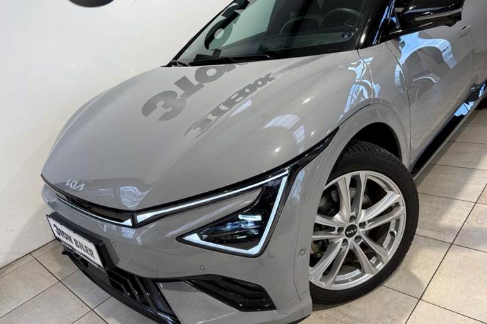 Grå Kia EV6 fra 2025