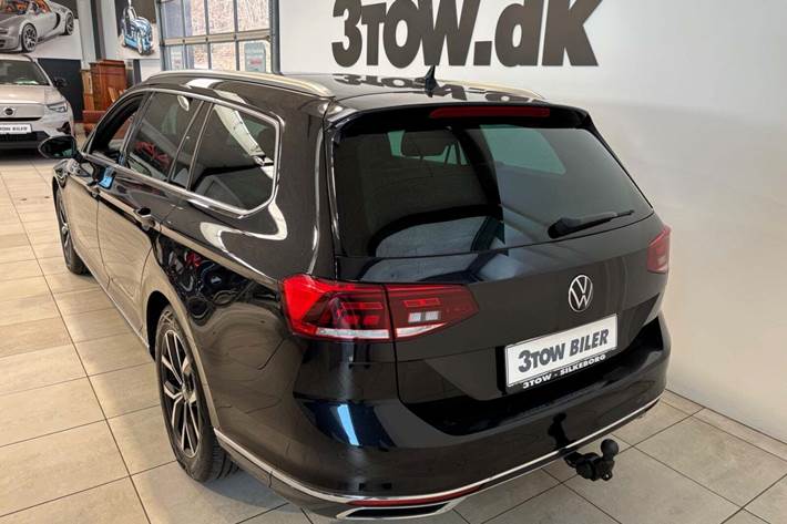 Sort VW Passat fra 2021