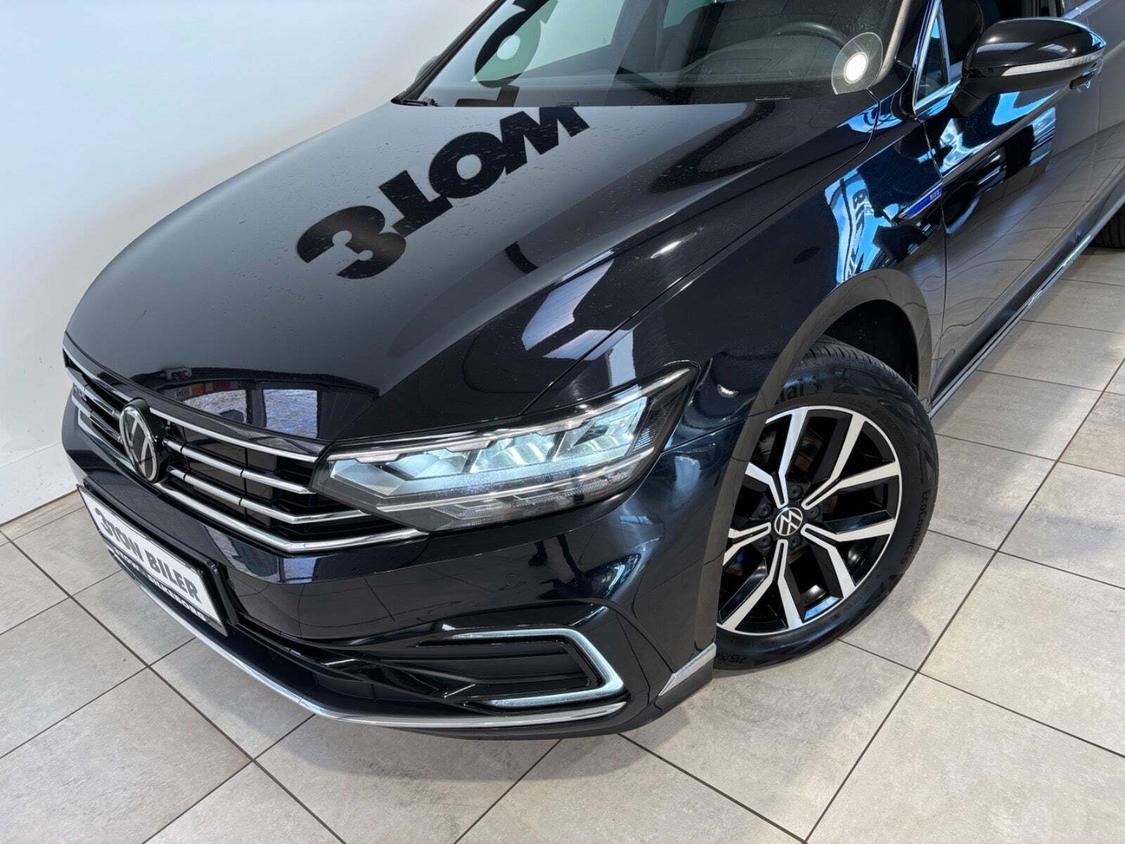 Sort VW Passat fra 2021