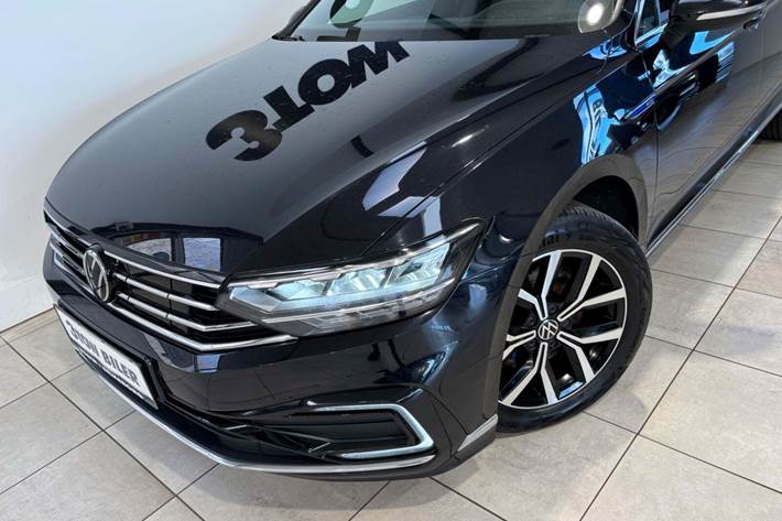 Sort VW Passat fra 2021