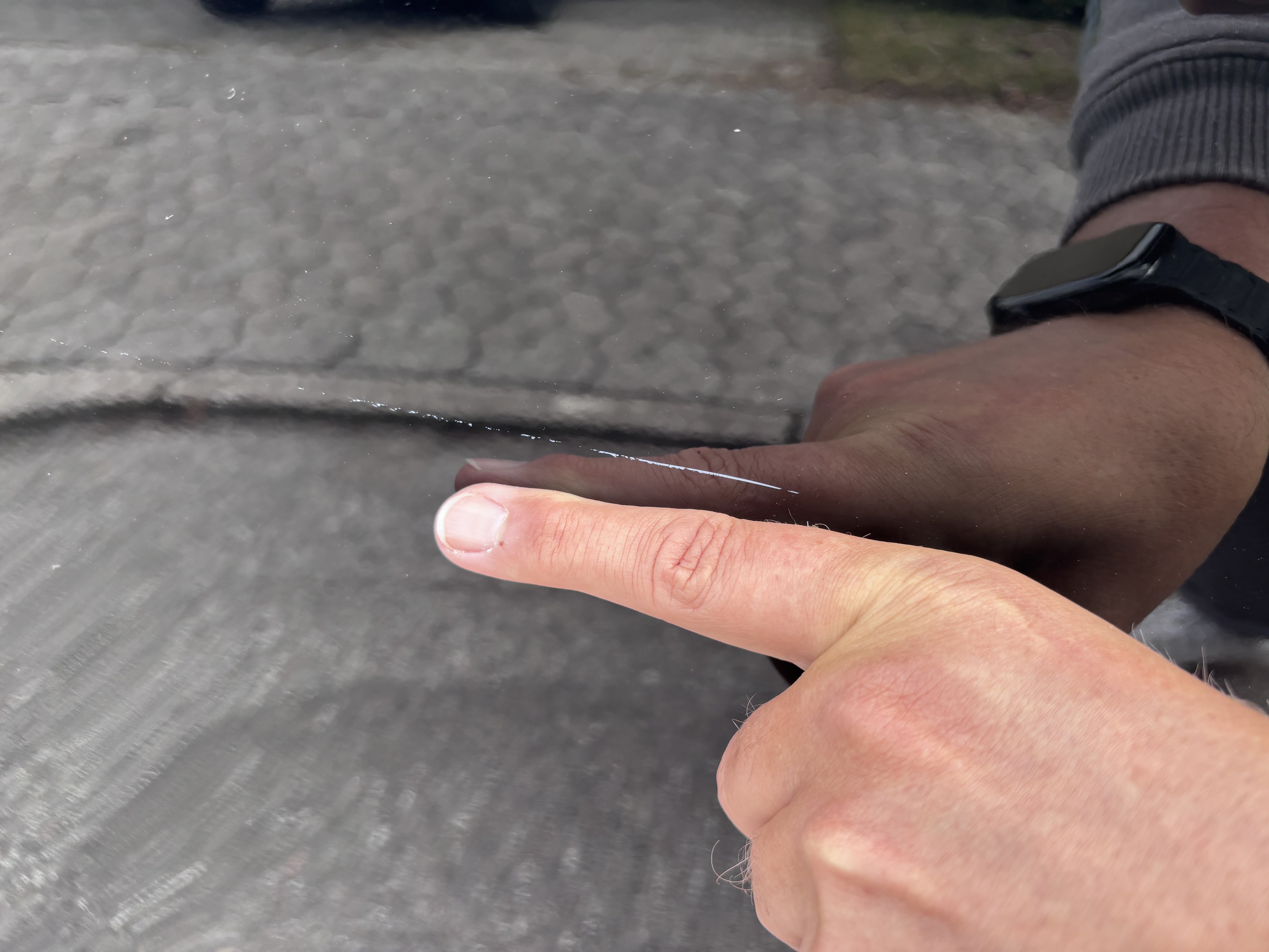 Sort Tesla Model Y fra 2023