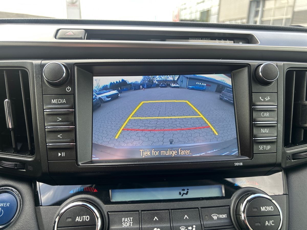 Grå Toyota RAV4 fra 2017