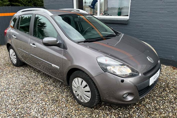 Grå Renault Clio III fra 2013