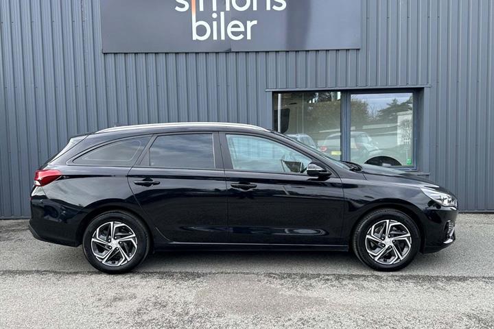 Sort Hyundai i30 fra 2023