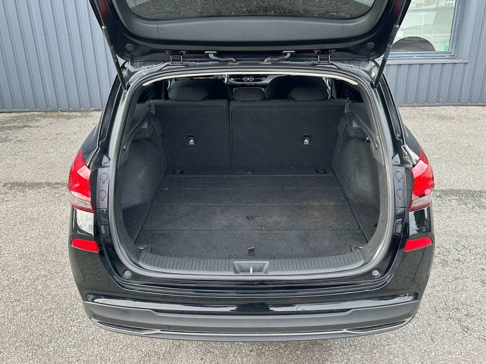 Sort Hyundai i30 fra 2023