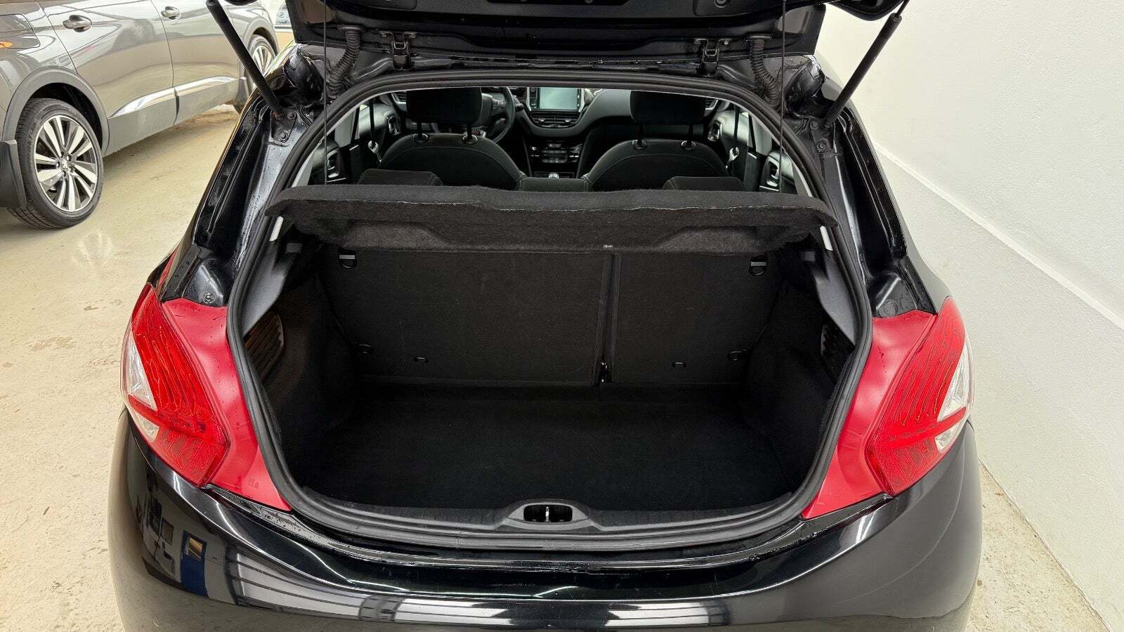 Sort Peugeot 208 fra 2019