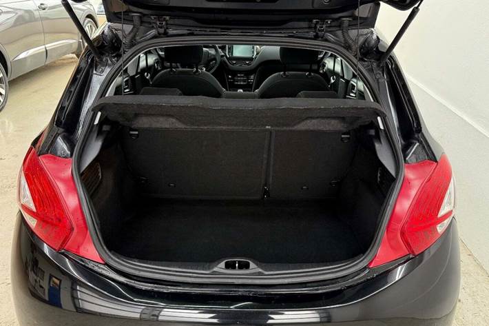 Sort Peugeot 208 fra 2019