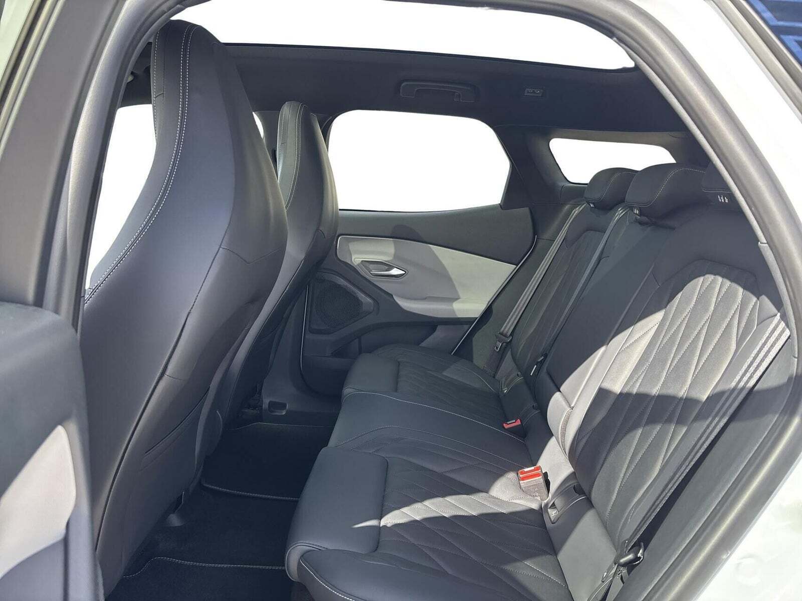 Ford Explorer 77 Premium Extended Range