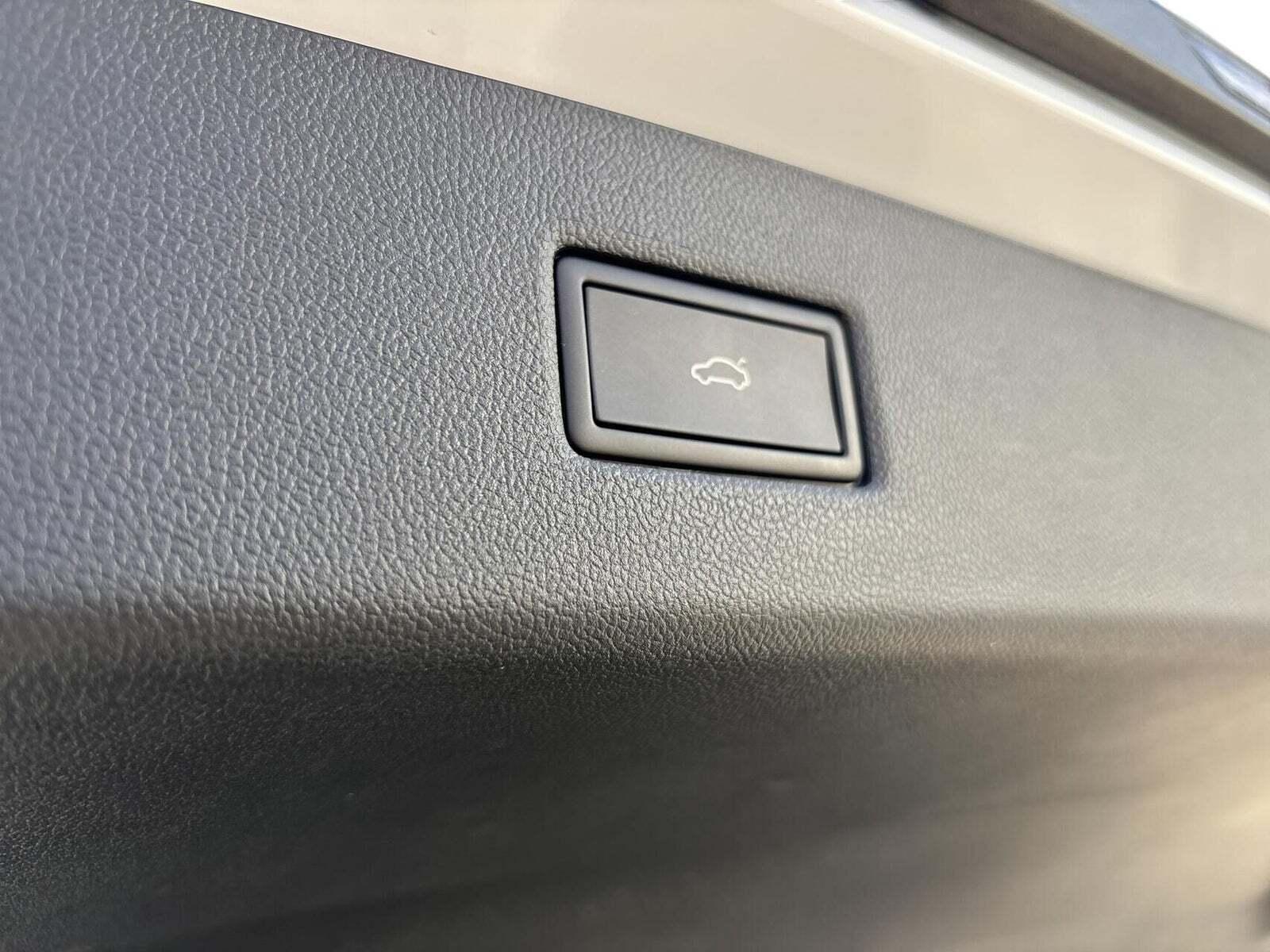 Hvid Ford Explorer fra 2024