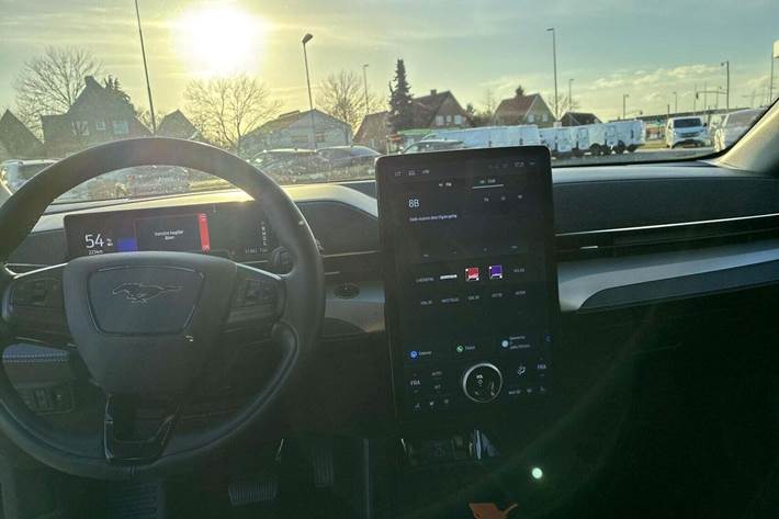 Rød Ford Mustang Mach-E fra 2024