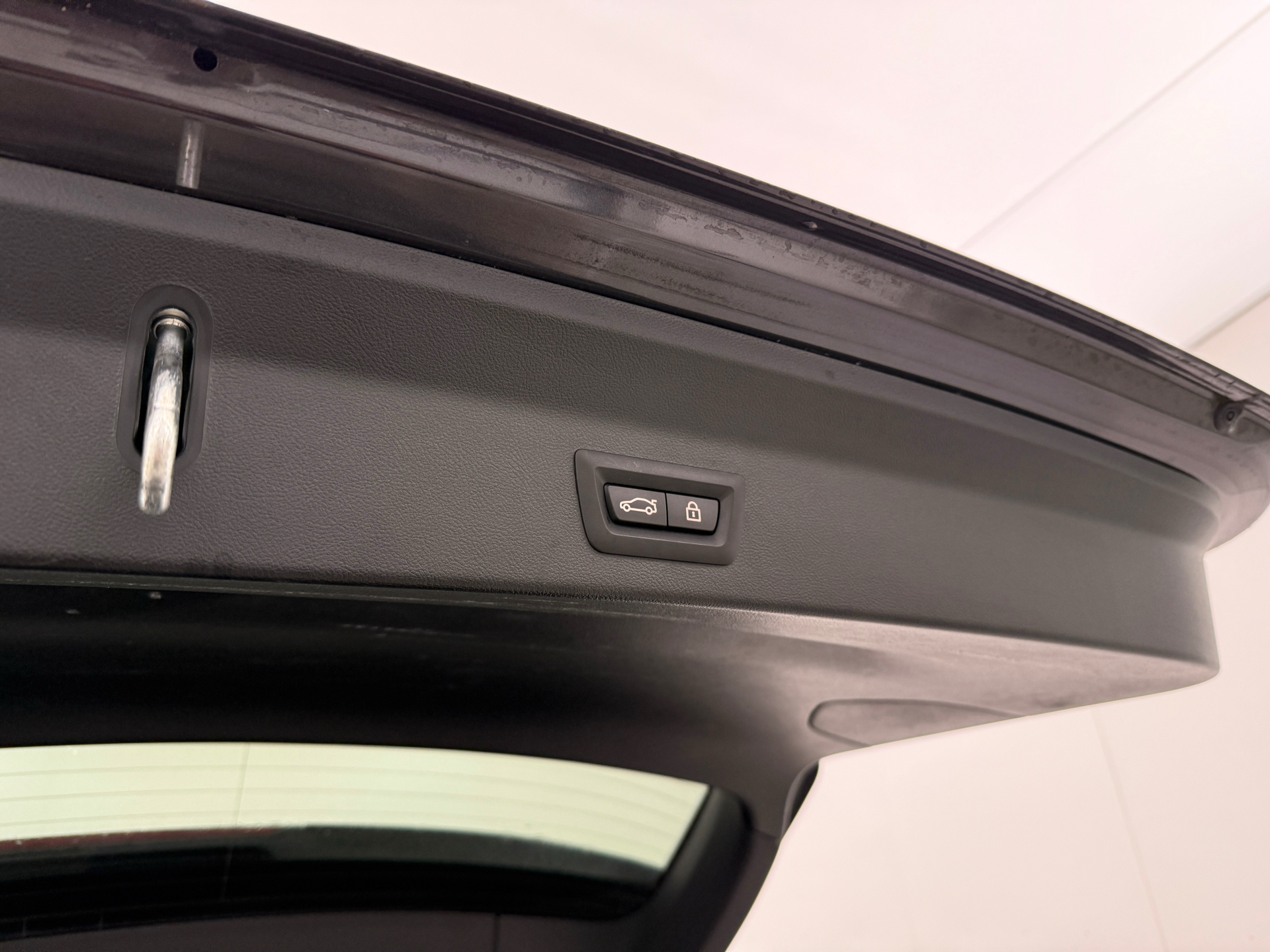 Grå BMW iX3 fra 2023