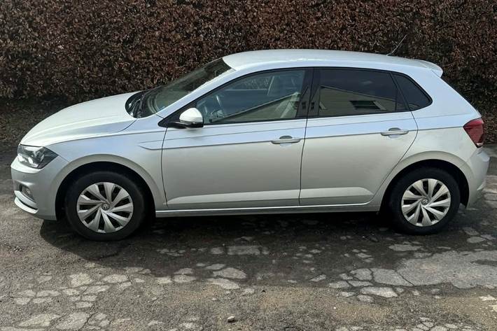 Grå VW Polo fra 2021