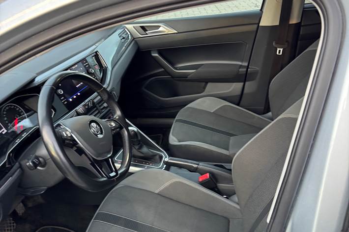 Grå VW Polo fra 2021