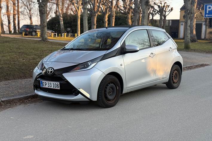Grå Toyota Aygo fra 2016