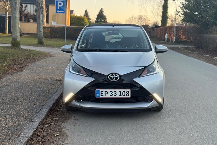 Grå Toyota Aygo fra 2016