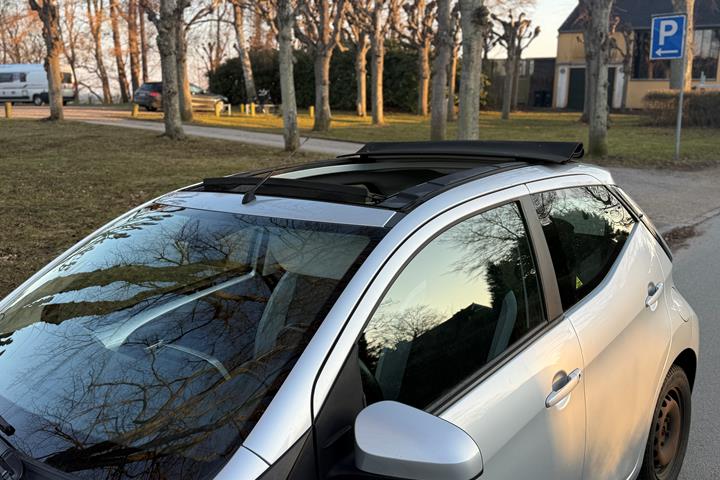 Grå Toyota Aygo fra 2016