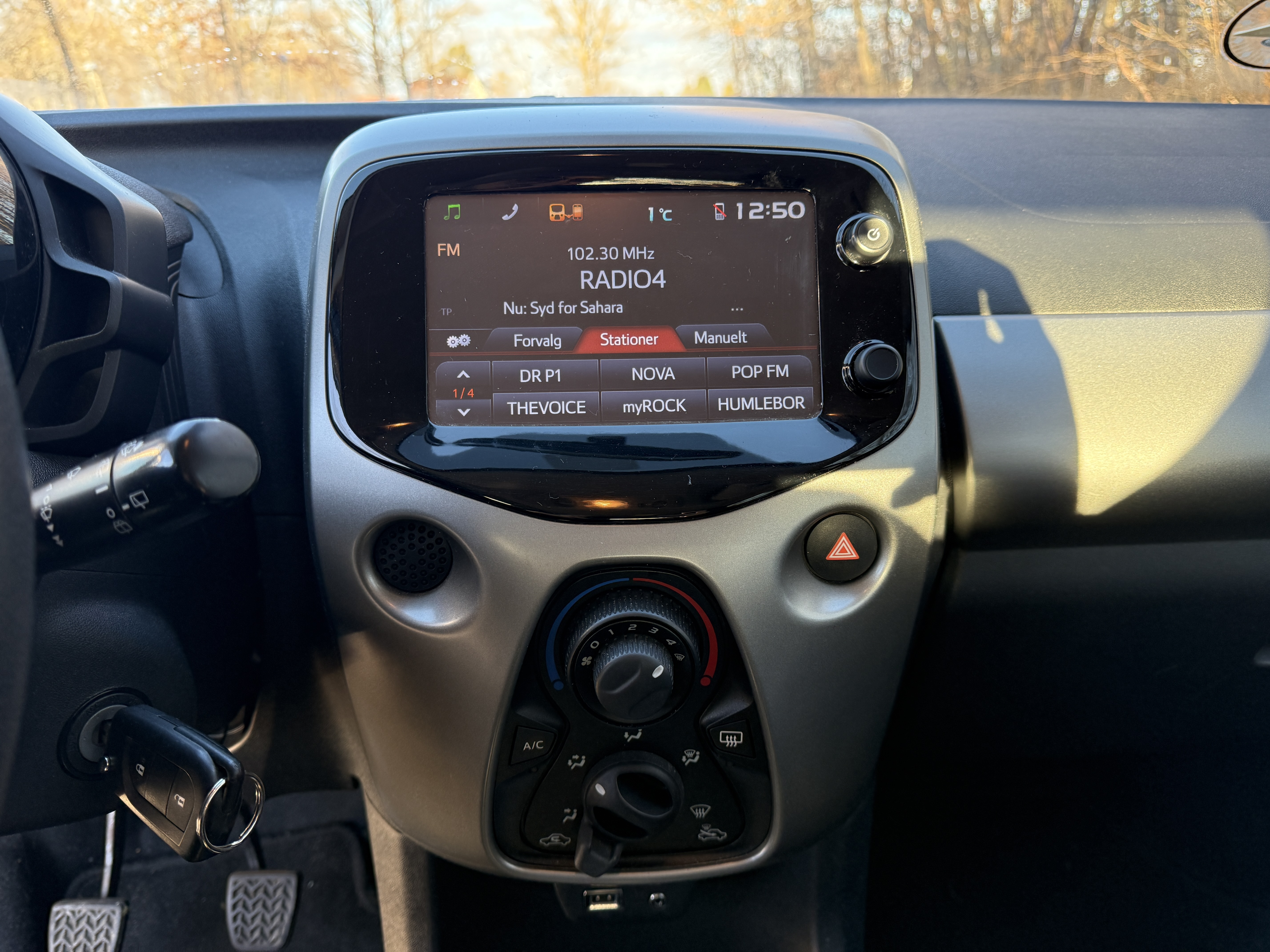 Grå Toyota Aygo fra 2016