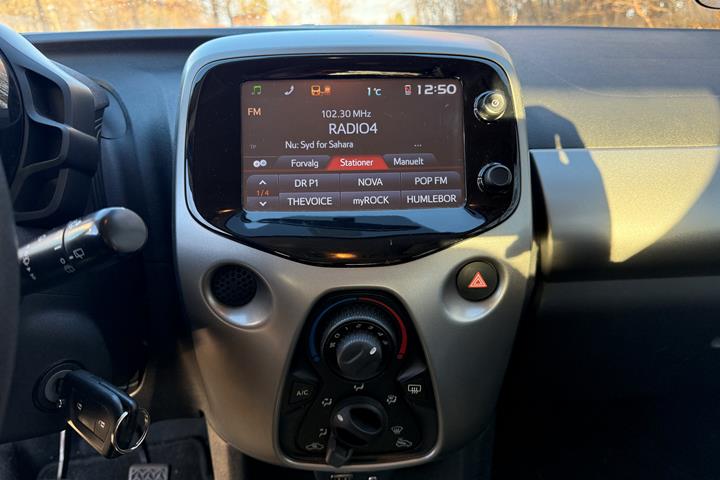 Grå Toyota Aygo fra 2016
