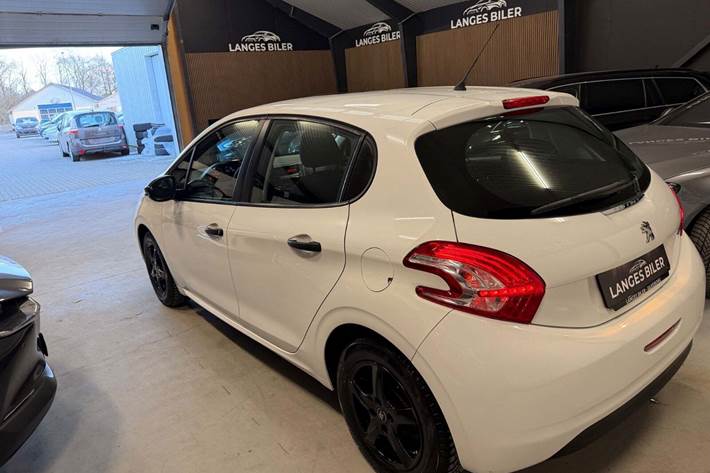 Hvid Peugeot 208 fra 2017