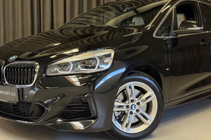 Sort BMW 225xe fra 2020