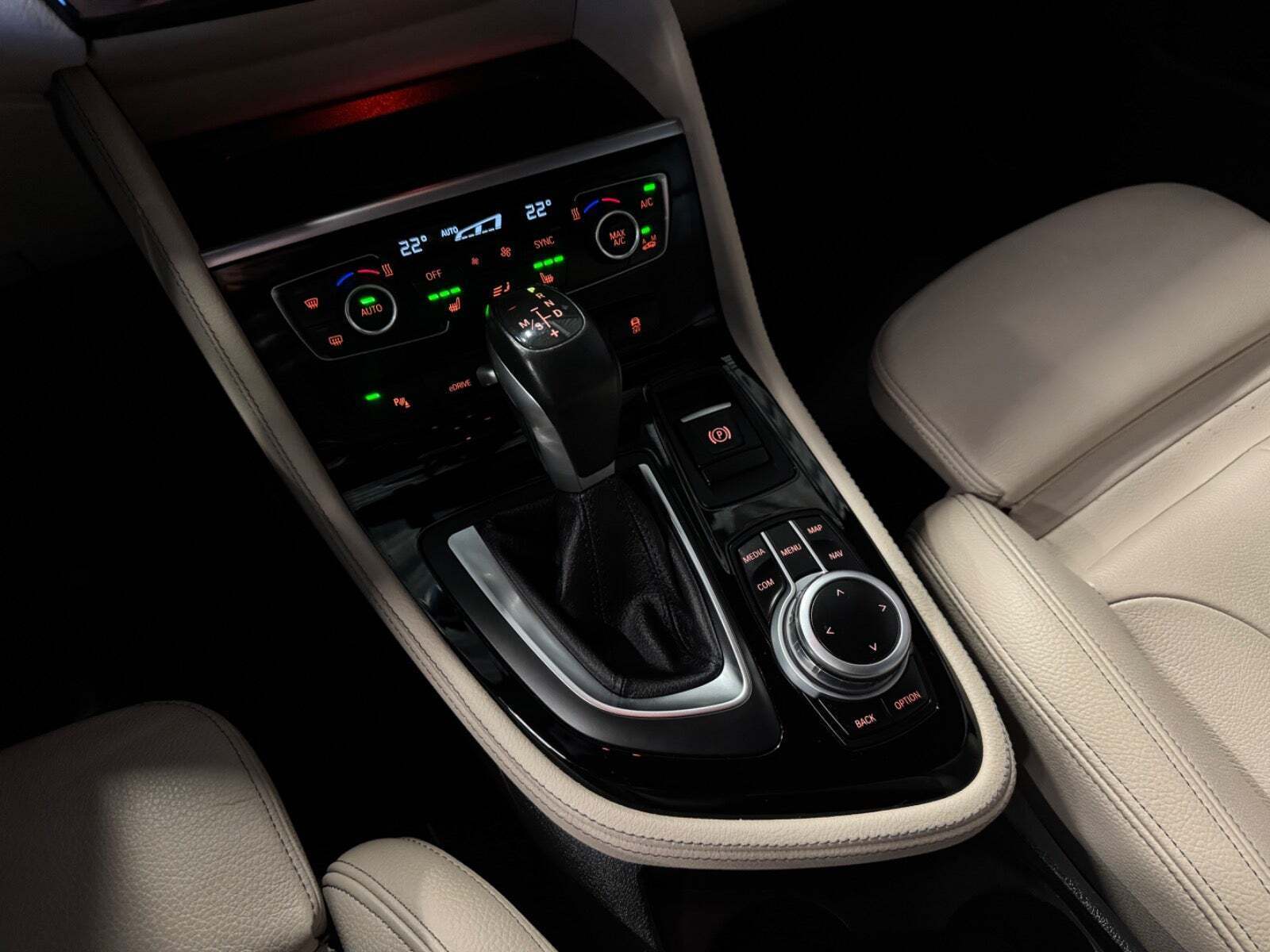 Sort BMW 225xe fra 2020