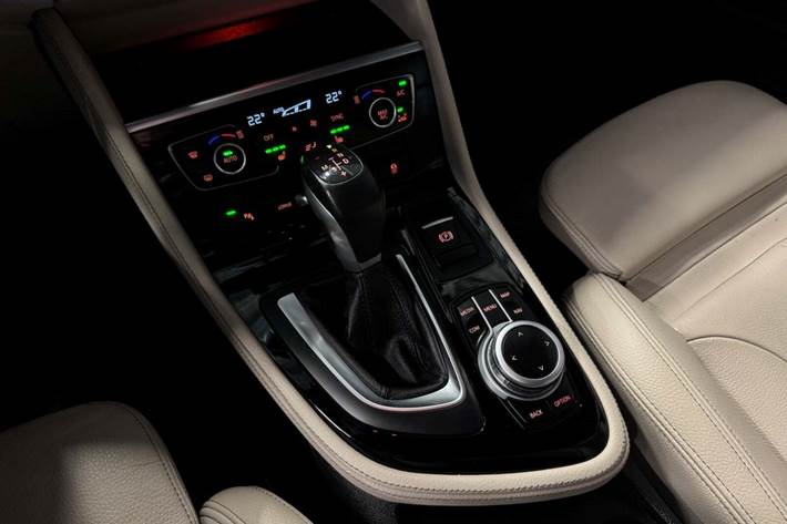 Sort BMW 225xe fra 2020