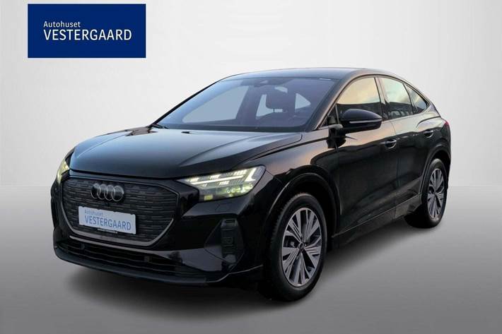 Sort Audi Q4 e-tron fra 2024 set udefra
