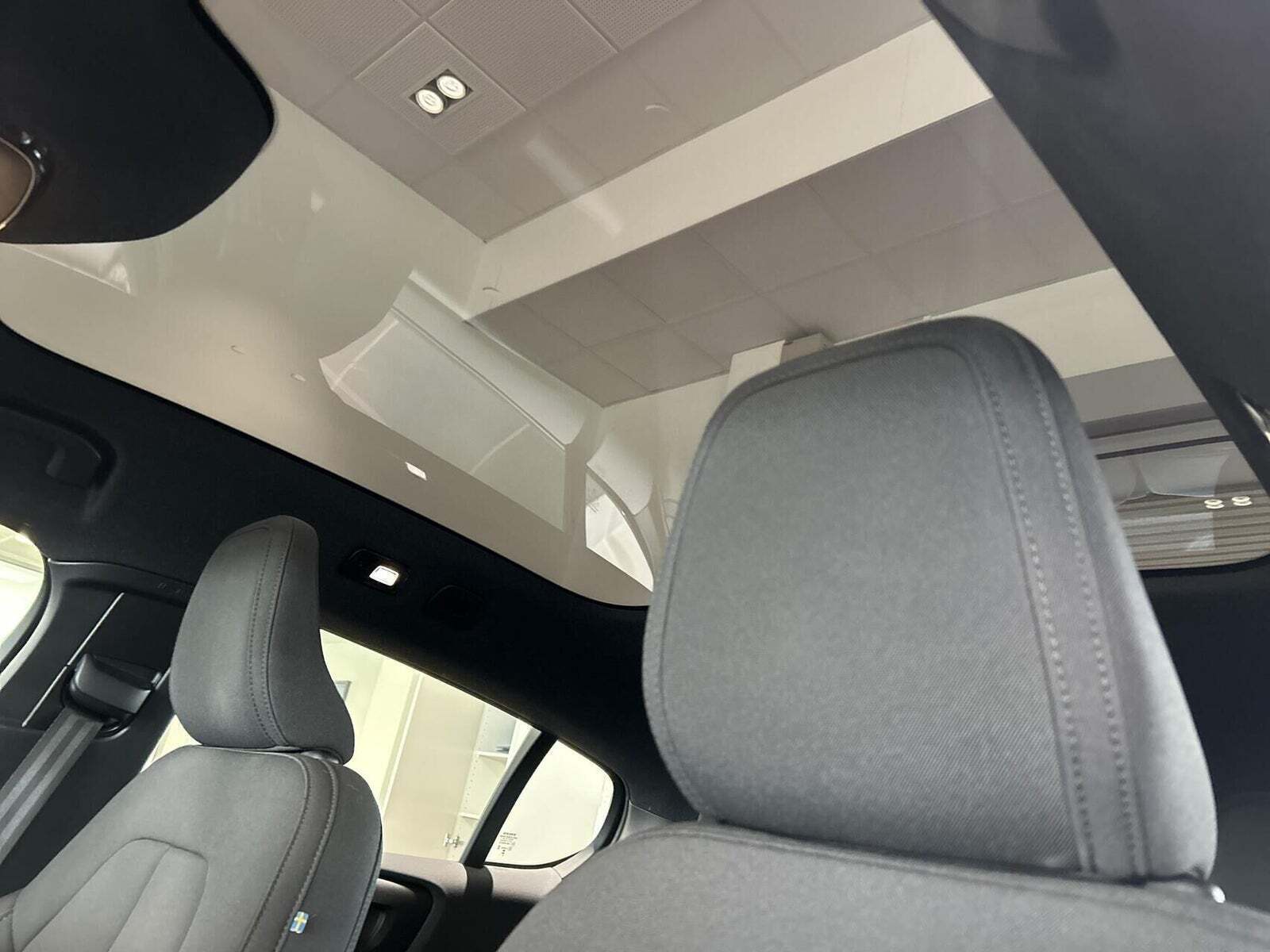 Grå Volvo C40 fra 2024