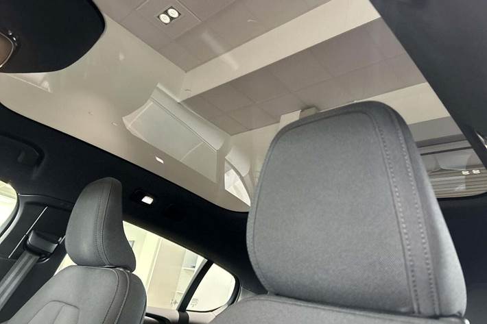 Grå Volvo C40 fra 2024