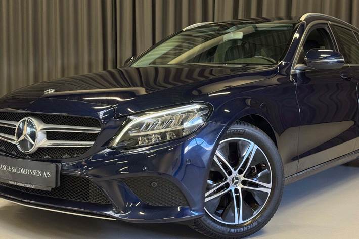 Blå Mercedes C200 fra 2020