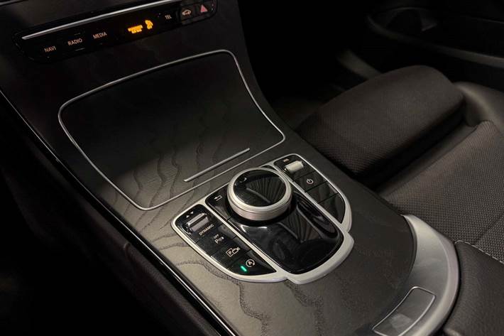 Blå Mercedes C200 fra 2020