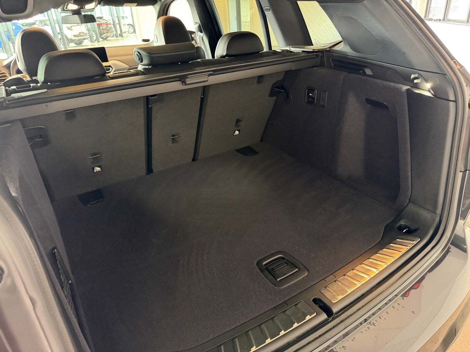 Grå BMW iX3 fra 2025