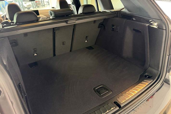 Grå BMW iX3 fra 2025