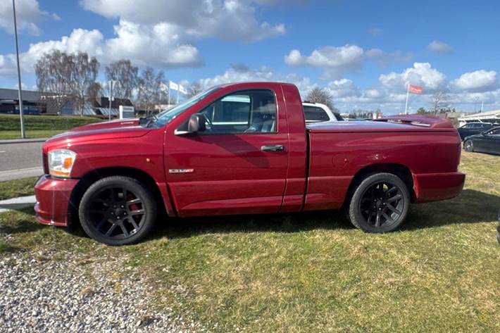Rød Dodge RAM 1500 fra 2006